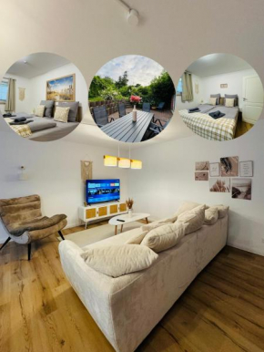 Charmante Ferienwohnung in Scharbeutz -Ihr perfektes Zuhause am Meer! Terasse, Parken & Strand! W1